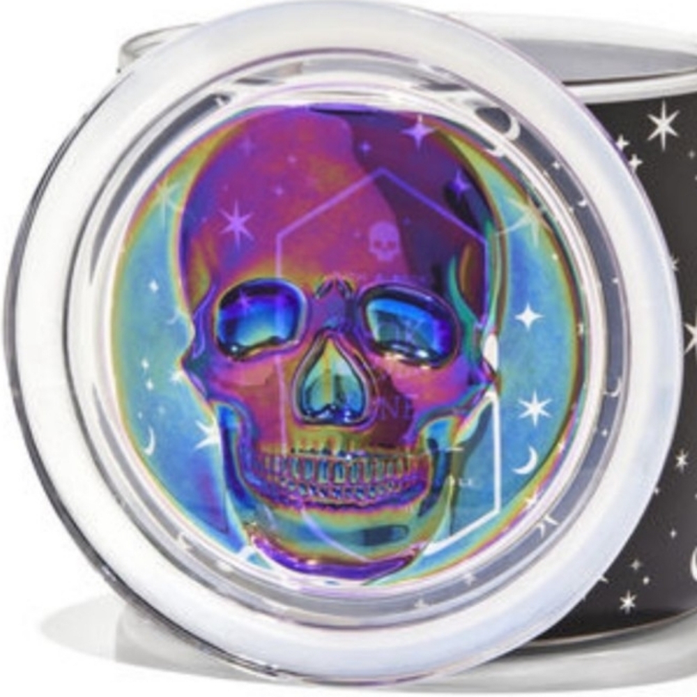 Bath & Body Works Black Candle with Iridescent Skull Lid ๐โ ๏ธ๐โ ๏ธ๐โ ๏ธ - Picture 3 of 6